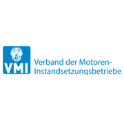 VMI-Logo mit blauem Hintergrund und stilisiertem Kopf, repräsentiert ein Unternehmen oder eine Organisation.