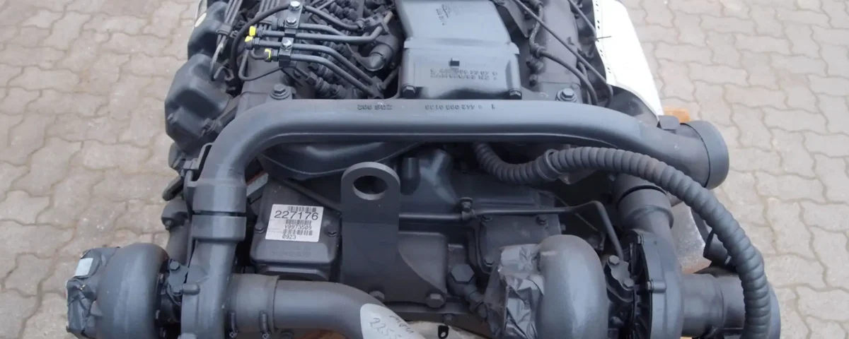 MTU / DAIMLER 8V183TD13 (OM442A) diesel engine on a pallet, suitable for industrial applications.